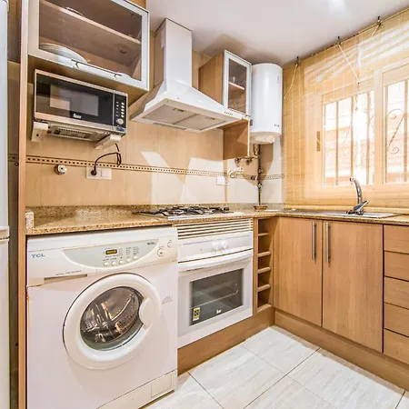 2 Bedroom Lovely In Apartment *